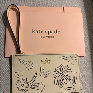 Kate Spade KK932 Lucy Perforated Medium L-Zip Wristlet In Meringue- NWT/gift box